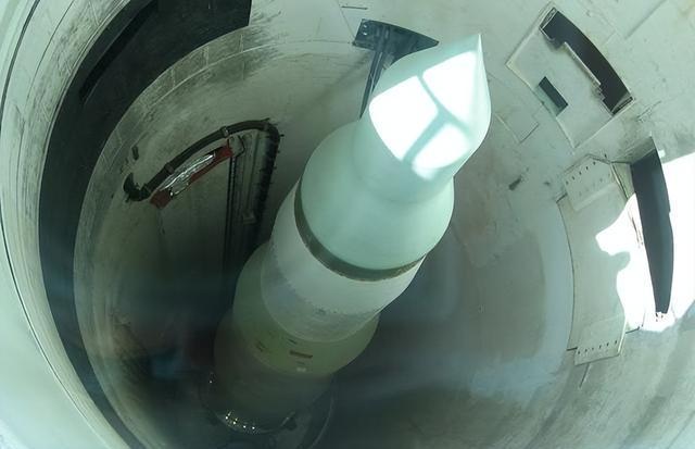 憋了几个小时外媒锐评九三阅兵:中国武器看着强但没打过实战