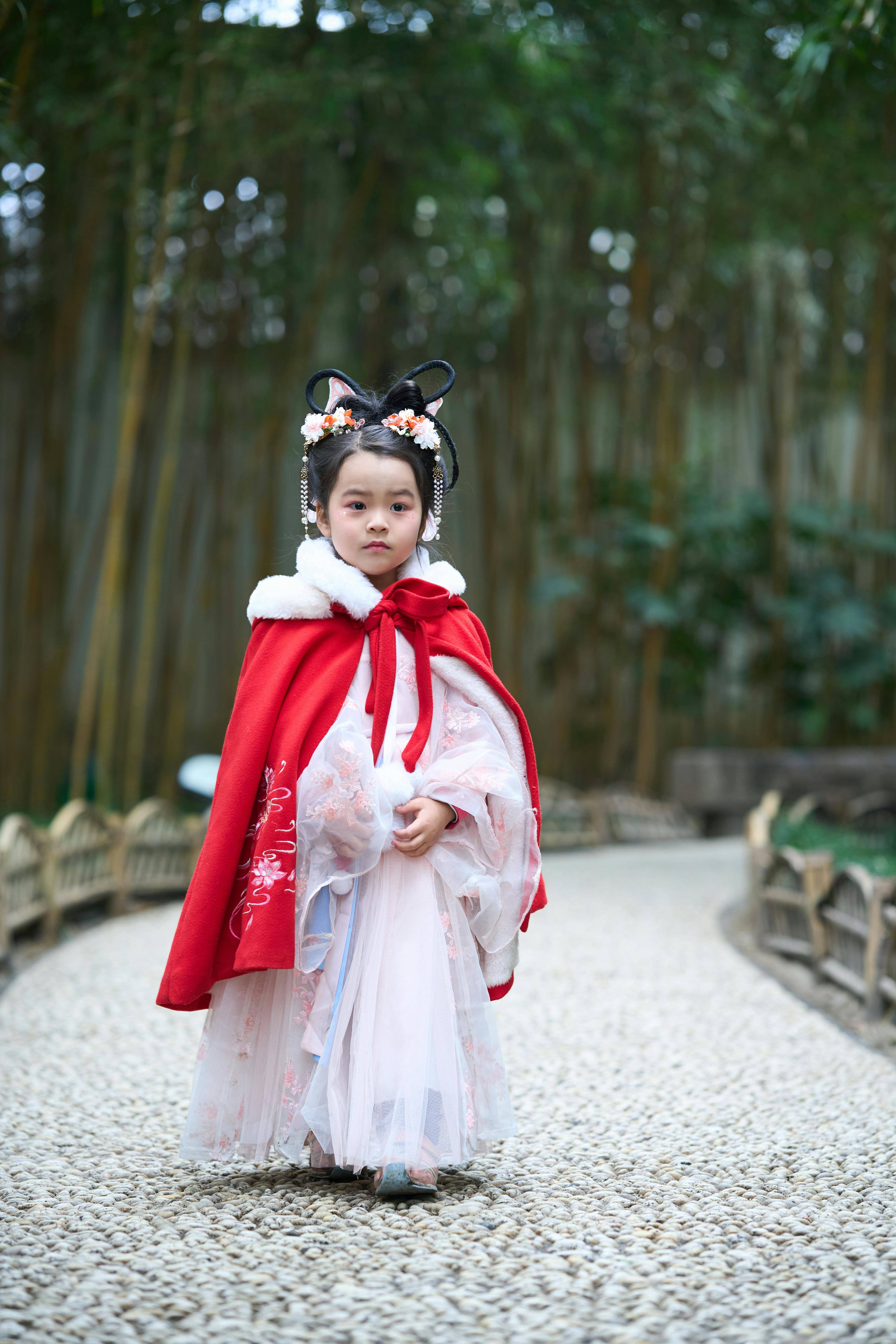 陈思诚为她雨中送伞王凯夸她专业41岁单亲妈妈曹曦文活成大赢家