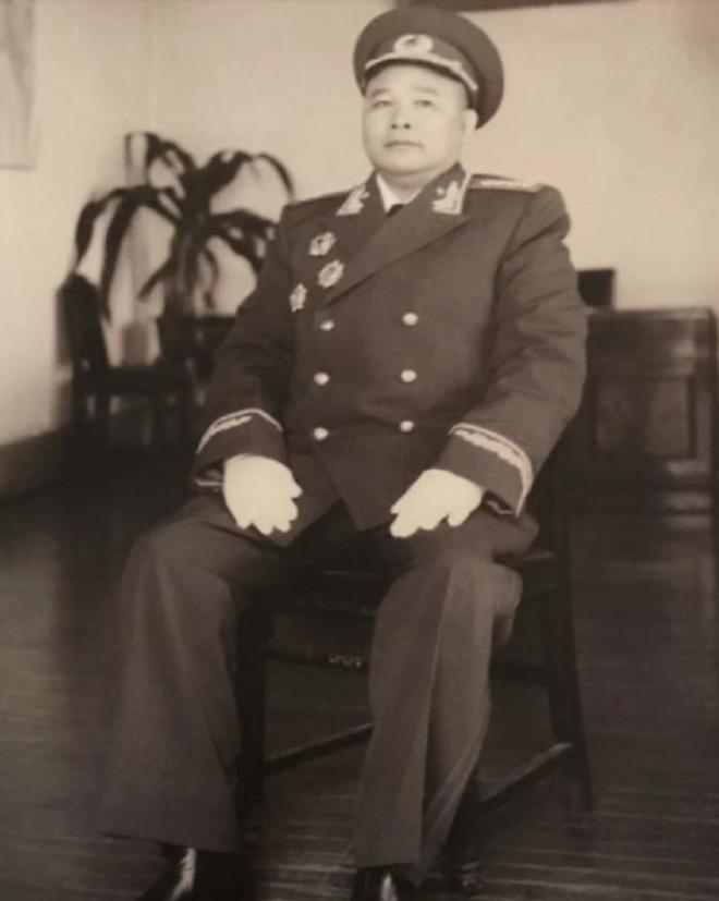 1951年周恩来探望徐海东徐海东愧疚：我没完成您交给我的任务